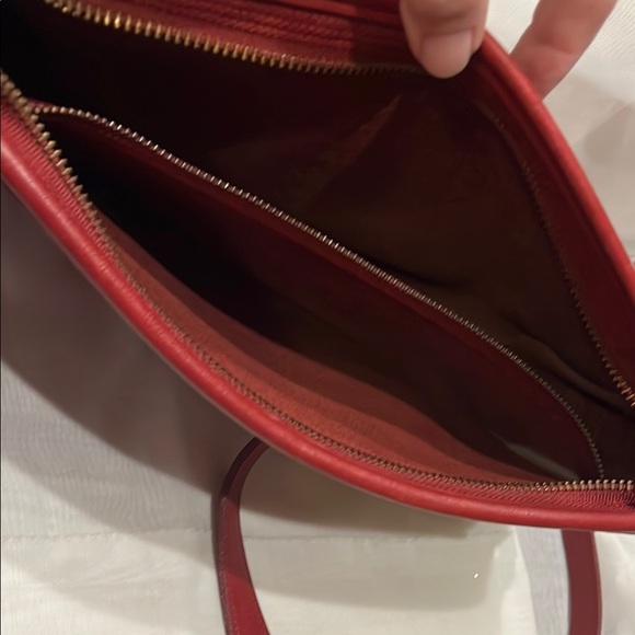 Coach Red Crossbody Bag with Adjustable Strap and Zipper Closure - Picture 3 of 16